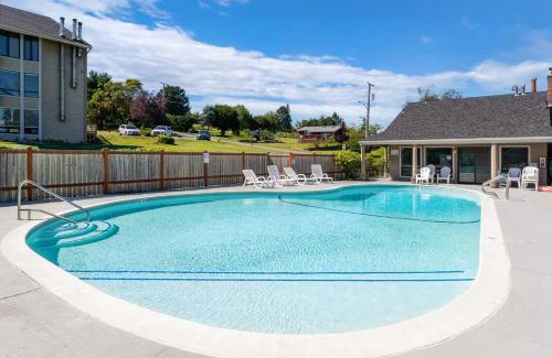 Freeland House | Beachcombers Bliss by AvantStay Steps to the Beach Ocean Views