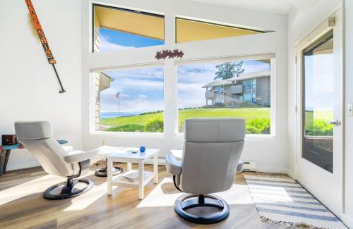 Freeland House | Beachcombers Bliss by AvantStay Steps to the Beach Ocean Views