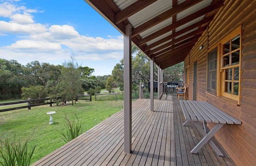 Marengo House | Beachcombers Coastal Retreat in bush setting close to Apollo Bay.