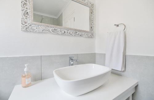 L'Agulhas Bed & Breakfast | Beachcombers