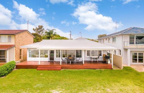 Salamander Bay House | Beached Inn Spacious beach front house