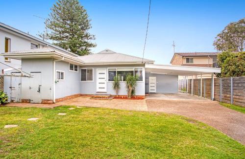Salamander Bay House | Beached Inn Spacious beach front house