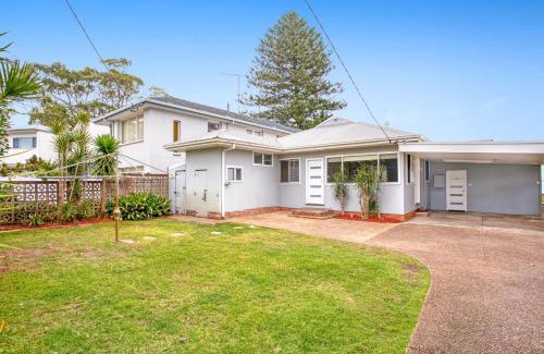 Salamander Bay House | Beached Inn Spacious beach front house