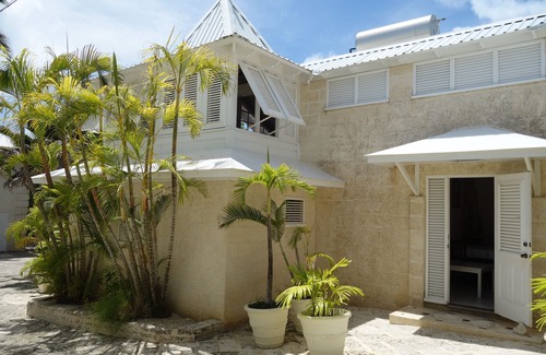 Silver Sands House | Beachfront 1 bedroom apartment at the Inchcape Seaside Villas estate