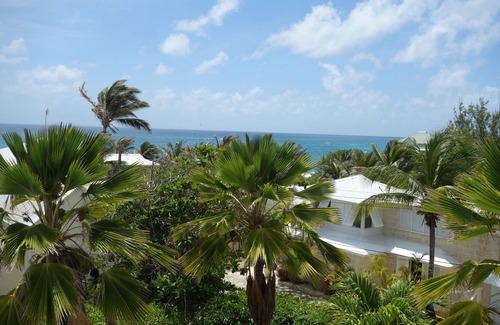 Silver Sands House | Beachfront 1 bedroom apartment at the Inchcape Seaside Villas estate