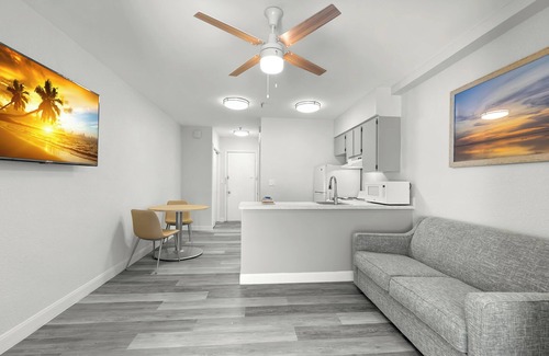 North Redington Beach Condo | Beachfront 1 Bedroom Condo with Balcony