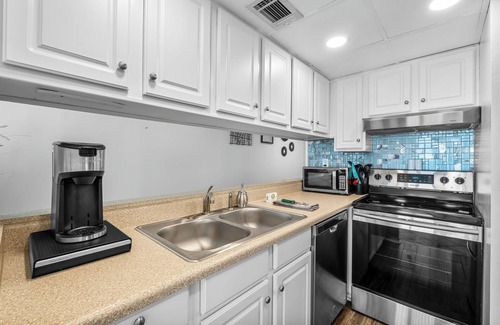 Panama City Beach Resort | Beachfront 1BR Condo, Pools, Gym and Stunning Views!