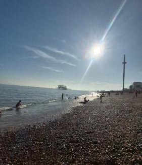 Brighton City Centre Apartment | Beachfront, 2-bedroom, Sleeps 5, long stays
