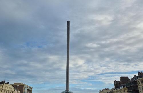 Brighton City Centre Apartment | Beachfront, 2-bedroom, Sleeps 5, long stays
