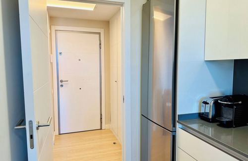 El Besos i el Maresme Apartment | Beachfront 2-bedroom apartment with sea view