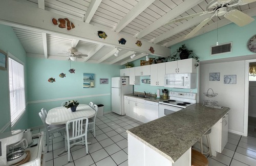 Englewood Apartment | Beachfront-2 Bedroom Unit-Upstairs-Walking distance to all Bars and Restaurants