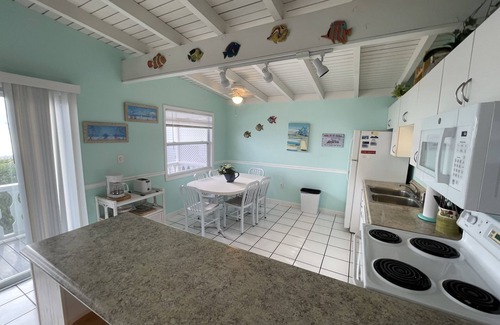 Englewood Apartment | Beachfront-2 Bedroom Unit-Upstairs-Walking distance to all Bars and Restaurants
