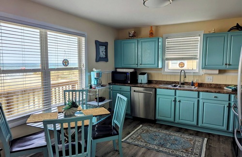 Long Beach Cottage | Beachfront 2-bedroom cottage with breathtaking view and just steps to the beach