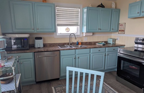 Long Beach Cottage | Beachfront 2-bedroom cottage with breathtaking view and just steps to the beach