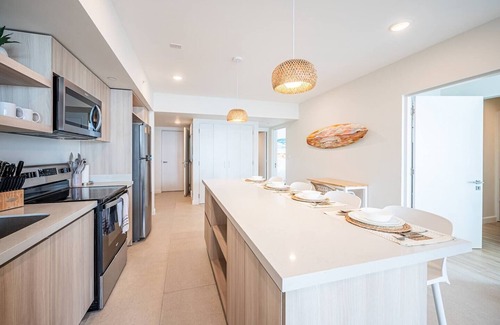 Cerro Plano Condo | Beachfront 2BR Condo - Rooftop lounge, Pool, Gym & Coworking –1 Min to Main St