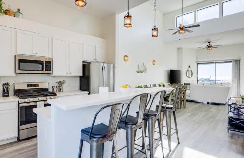 Oceano House | Beachfront 2BR w Deck Views Direct Sand Access Strand Way A