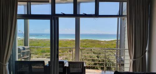 Big Bay Apartment | Beachfront 3-bedroom with Robben Island views