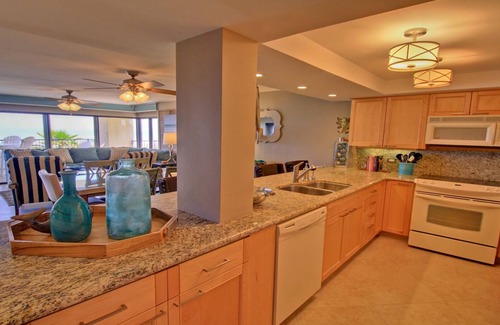 South Padre Island Condo | Beachfront - 3 blocks to city center - walking distance to restaraunts