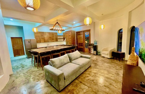 Boca Ciega Villa | Beachfront 5 bedroom Hibiscus House Villa, Private Beach. Awesome Pool &Pier