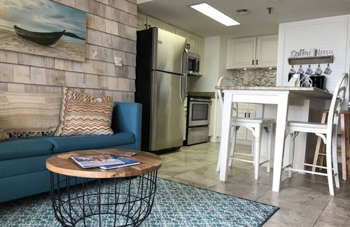 Cherry Grove Beach Condo | Beachfront/amazing views!😎1BR-1BA condo w/elevator/pool/W&D!
