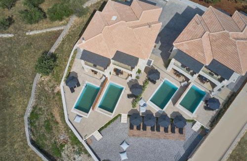 Riglia Villa | Beachfront Alassa Villas w Private Pools Complex