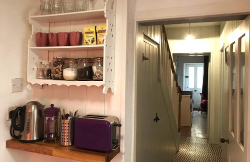 St Leonards-On-Sea Apartment | Beachfront Apartment With Woodburner & Courtyard