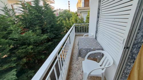 Paralia Dionysiou Apartment | Beachfront apartment 10m from the beach