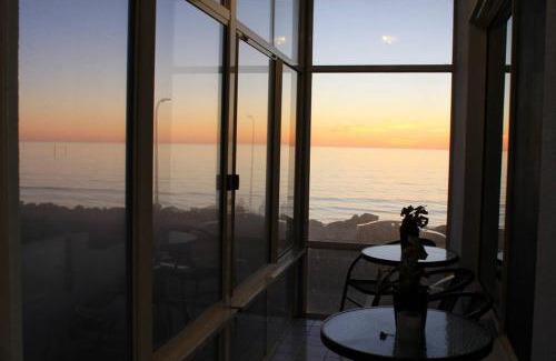 Glenelg North Apartment | beachfront apartment 5/22 Esplanades seaviews