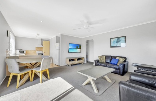 Sapphire Coast Apartment | Beachfront Apartments: Upstairs Fishpen