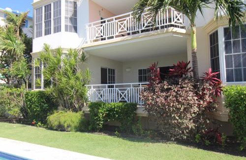 St. Lawrence Gap Apartment | Beachfront Apartment in St. Lawrence Gap - Close To Your Every Need