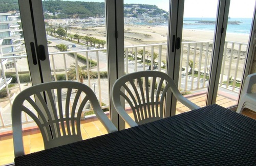 L'Estartit Apartment | Beachfront Apartment with Pool in Spain