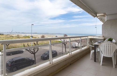 La Pineda Apartment | Beachfront Apartment with Pool, Playground, and Nearby Attractions in La Pineda