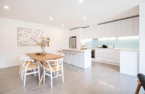 Rosebud Apartment | Beachfront Apartment with lots of Wow