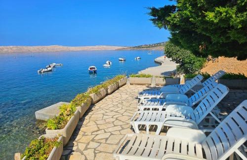 Cesarica Apartment | Beachfront Apartments Baricevic with Pool