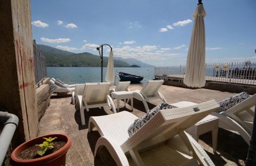 Varosh Apartment | Beachfront Apartments Bojadzi