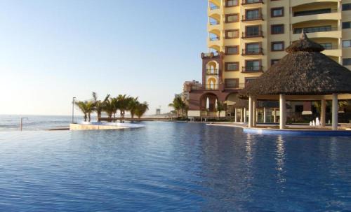 Marina Mazatlan Apartment | Beachfront at Las Gavias Grand 216