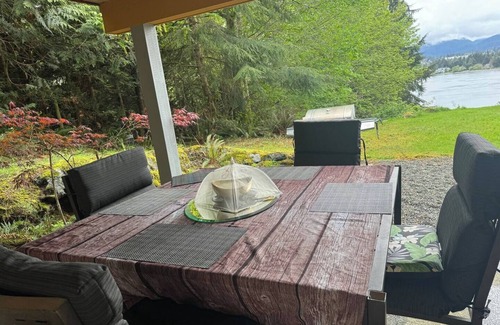 Juan de Fuca Electoral Area House | Beachfront BCingU Majestic Alcove - First level