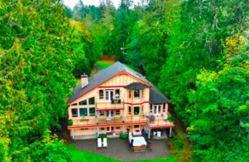 Juan de Fuca Electoral Area House | Beachfront BCingU Majestic Alcove - First level