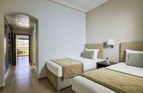 El Quseir Resort | Beachfront Beauty l 4 Family Rooms, Pools, Dining Options & Kids’ Activities