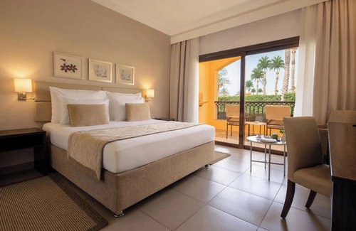 El Quseir Resort | Beachfront Beauty l 4 Family Rooms, Pools, Dining Options & Kids’ Activities