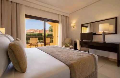 El Quseir Resort | Beachfront Beauty l 4 Family Rooms, Pools, Dining Options & Kids’ Activities