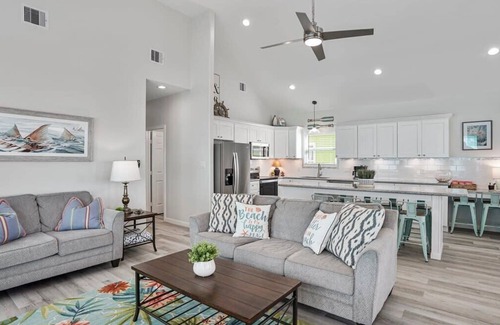 Port Bolivar House | Beachfront Bliss | Steps to Sand + Ocean Views