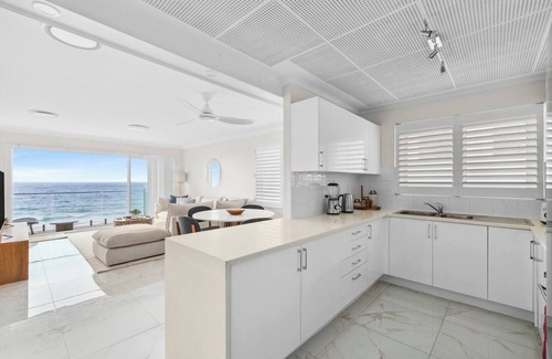 Narrabeen Apartment | Beachfront Bliss Where Sea Breeze Meets Style