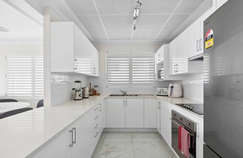 Narrabeen Apartment | Beachfront Bliss Where Sea Breeze Meets Style
