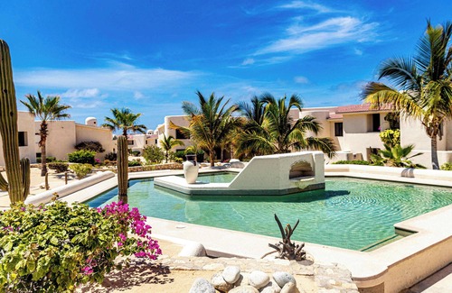 Centro Condo | Beachfront Bliss | Ocean Views, Gym, Pools, Patio