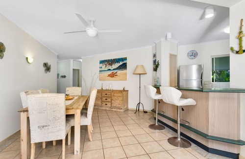 Trinity Beach Apartment | Beachfront Bliss 3-bedroom Apartment with Sea View 4