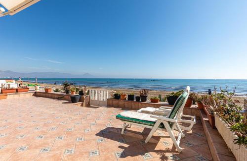 Cabo de las Huertas House | Beachfront Bliss: Apartamento a pie de playa