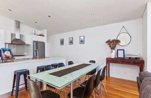 Peakhurst Heights House | Beachfront Bliss at Villa Sarina