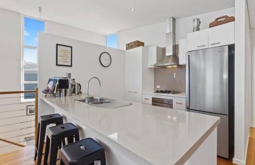 Peakhurst Heights House | Beachfront Bliss at Villa Sarina