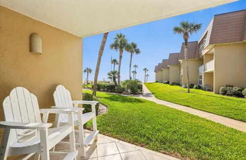 Crescent Beach House | Beachfront Bliss Luxe 2BD Condo Pool & Adventure